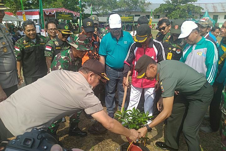 Dandim 0301/Pekanbaru Hadiri Kegiatan Binter Terpadu Kodim 0301/Pekanbaru Dalam Rangka Penghijauan, Pelayanan Kesehatan dan Senam Ceria