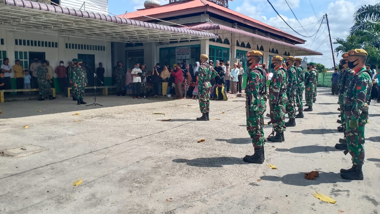 Persemayaman dan Pelepasan Jenazah Almarhum Serka Selamet, Kasdim 0301/PBR Bertindak Sebagai lnspektur Upacara