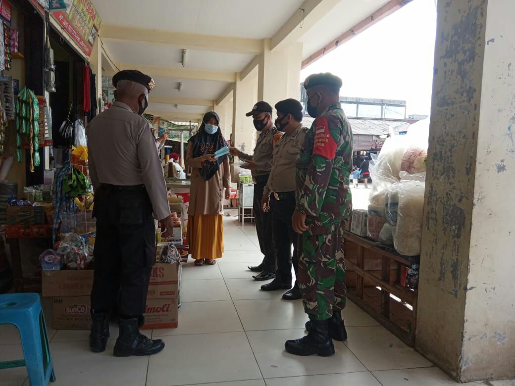 Babinsa Kodim 0301/PBR Laksanakan Sosialisasi Mematuhi Protokol Kesehatan Guna Pencegahan Penyebaran Covid-19