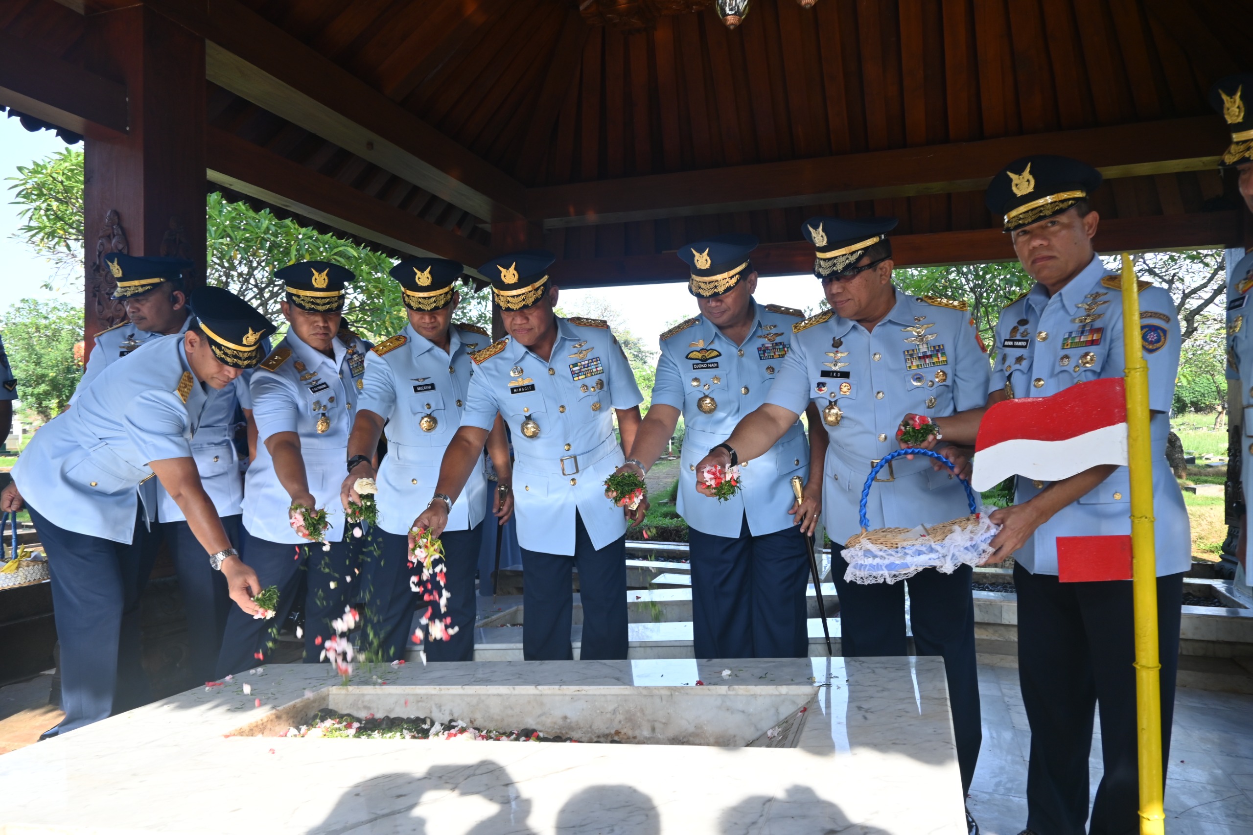 Pangkodau I Hadiri Upacara Ziarah Rombongan Jelang HUT Ke-80 TNI AU