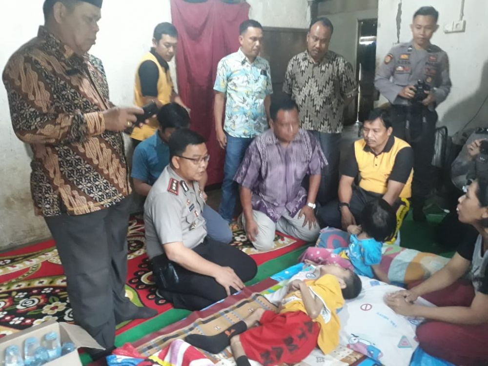 Prihatin Kondisi Selamat Kurniawan, Jajaran Polres Kuansing Serahkan Bantuan