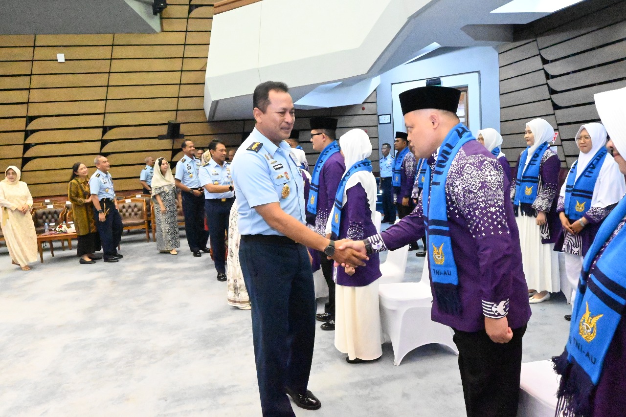 Di Mabesau, Kas Koopsud I Hadiri Pelepasan Jamaah Haji TNI AU