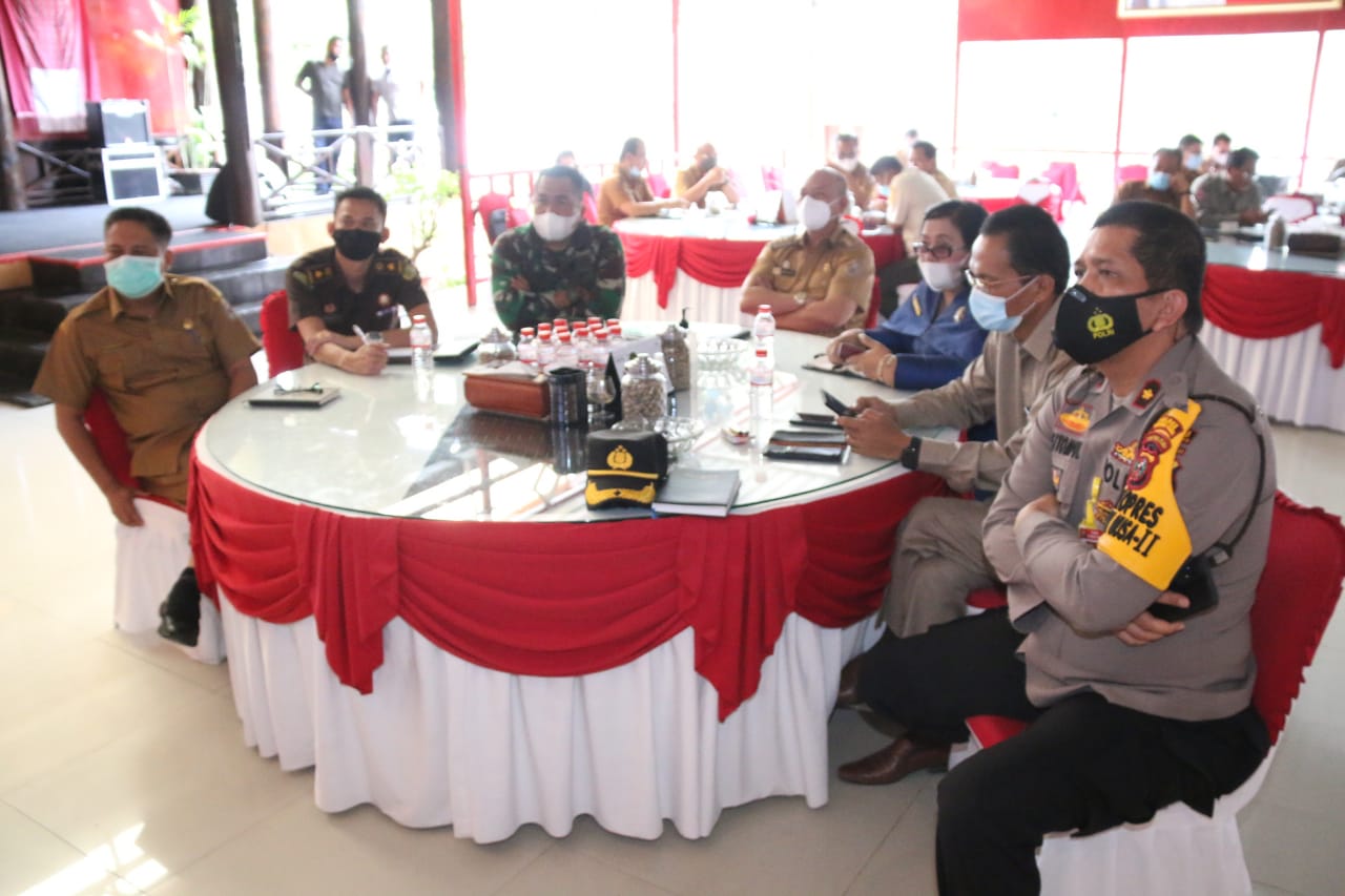 Bupati Taput Pimpin Rapat Bersama Forkopimda Tentang PPKM Jelang Perayaan Hari Raya Idul Fitri 1442 H