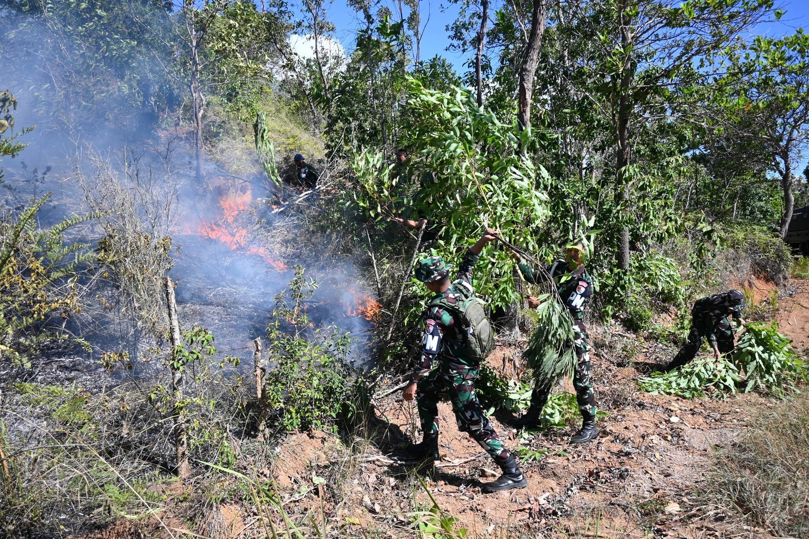 Tak Kenal Lelah, Lanud SIM Jajaran Kodau I Kembali Bergerak Cepat Padamkan Karhutla