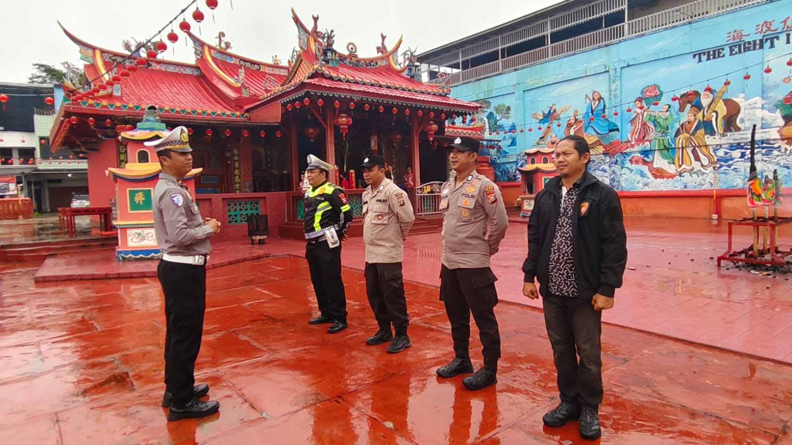 Polisi Amankan Perayaan Imlek 2577 Kongzili di Klenteng Hock Siu Kiong Siak, Ibadah Berlangsung Khidmat dan Kondusif