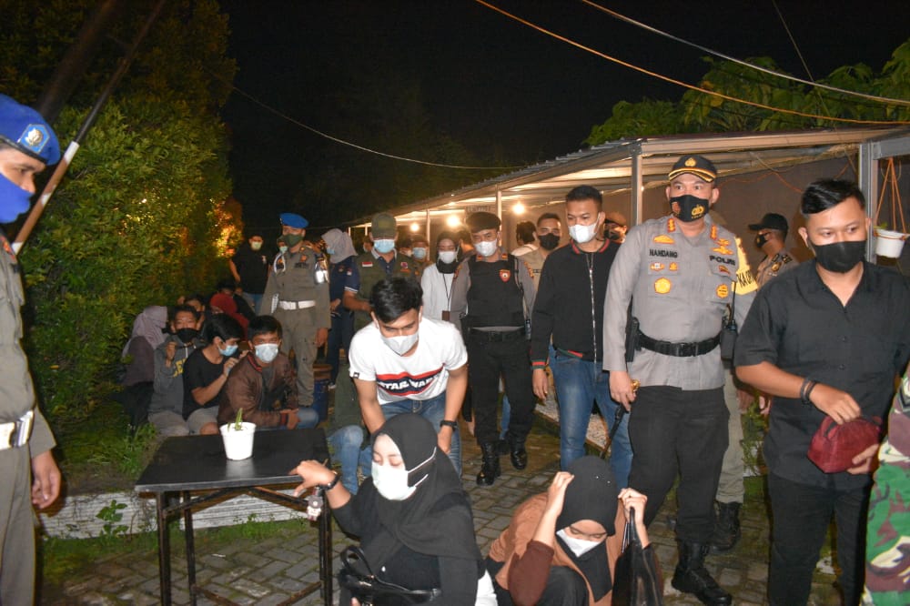 Tim Operasi Yustisi Gabungan Menjaring Puluhan Pemuda Pemudi Yang Melanggar Prokes di Kota Pekanbaru