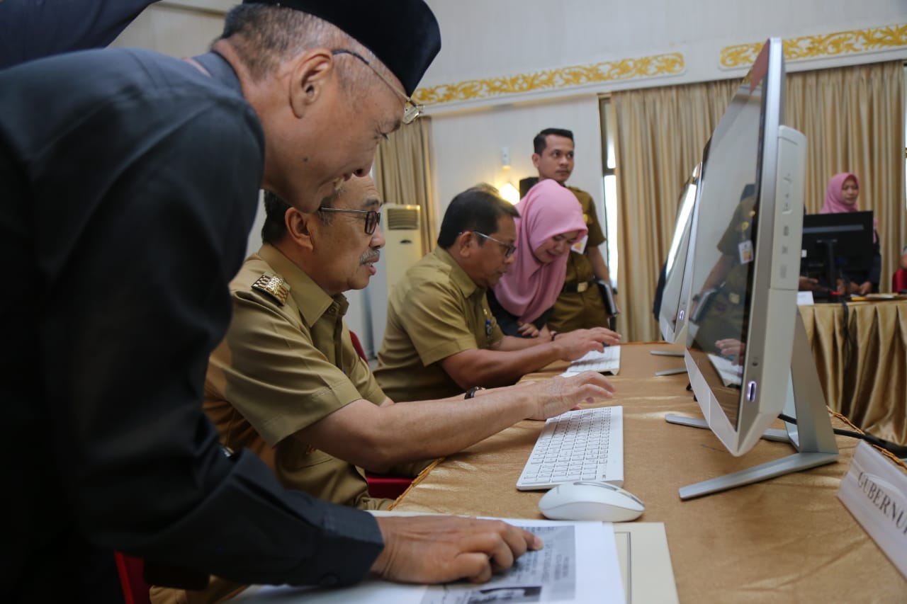 Gubernur Riau Resmi Mencanangkan Sensus Penduduk Online 2020