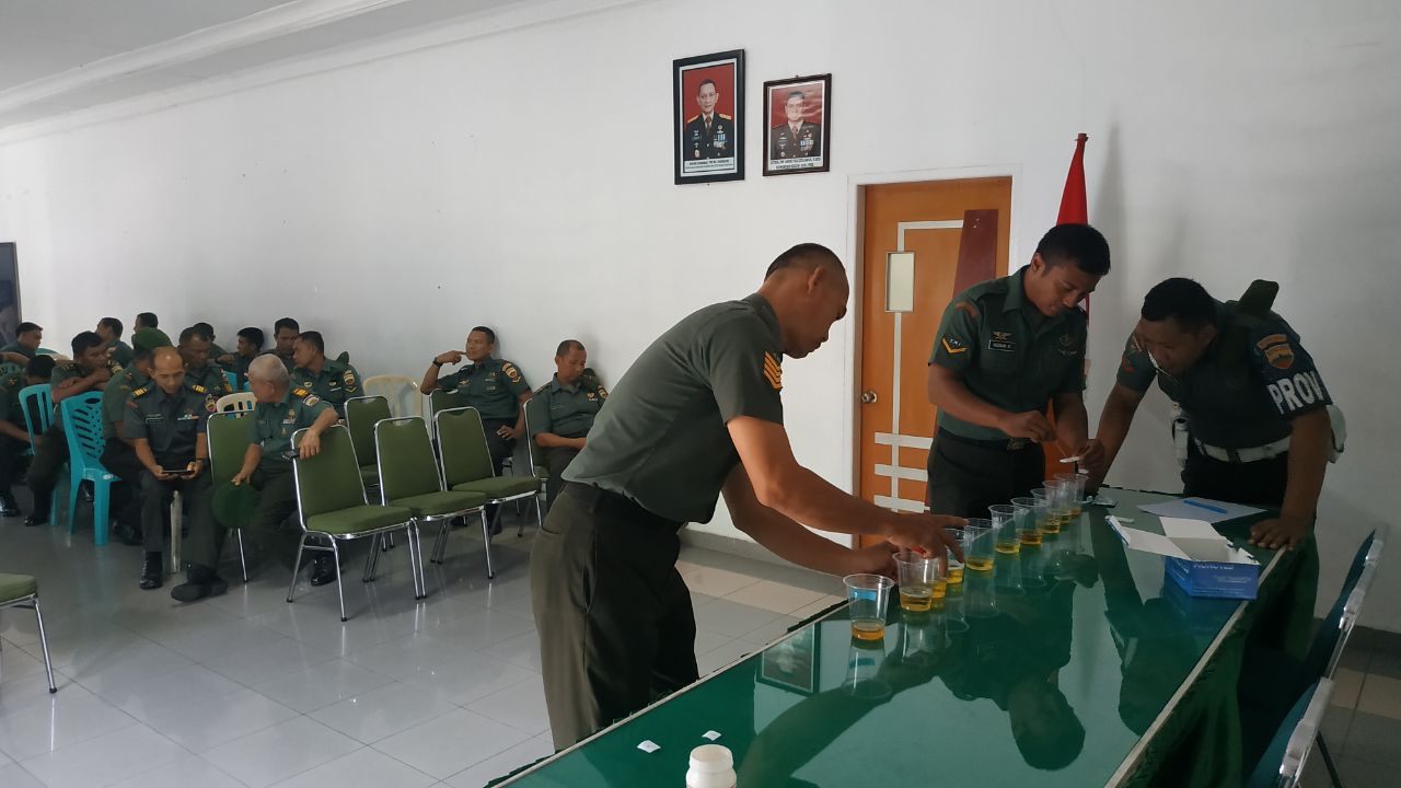 Dalam Rangka Melaksanakan Program P4GN, Personil Jajaran Kodim 0301/Pekanbaru Gelar Pengecekan Urin