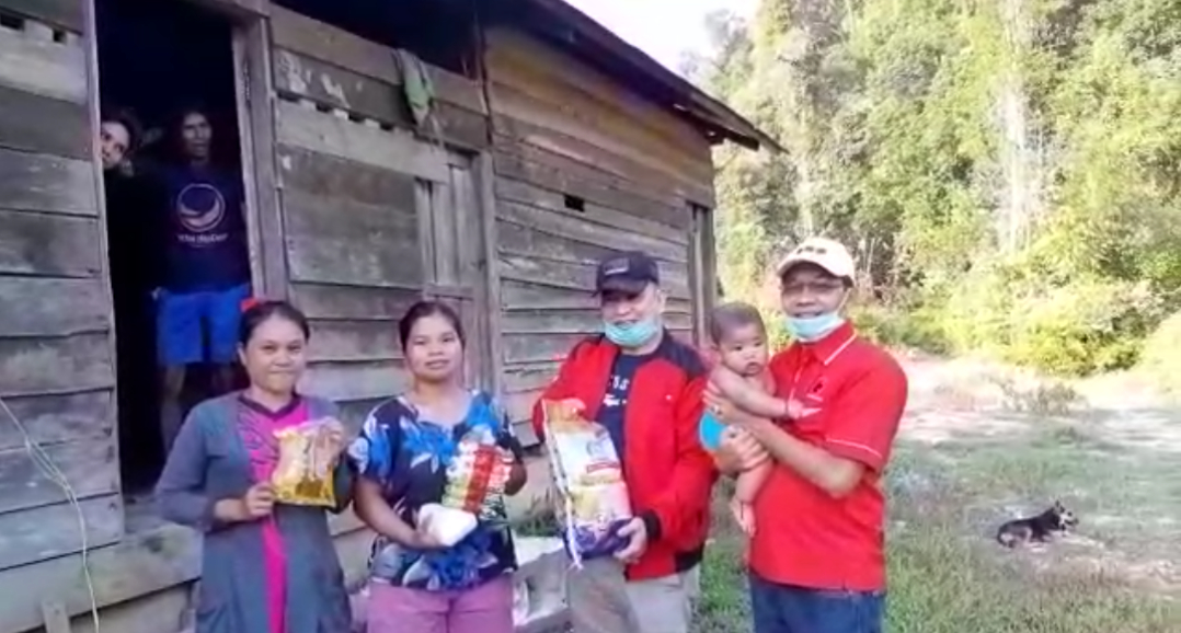 Program Bagi - Bagi Sembako DPC PDI Perjuangan Murung Raya