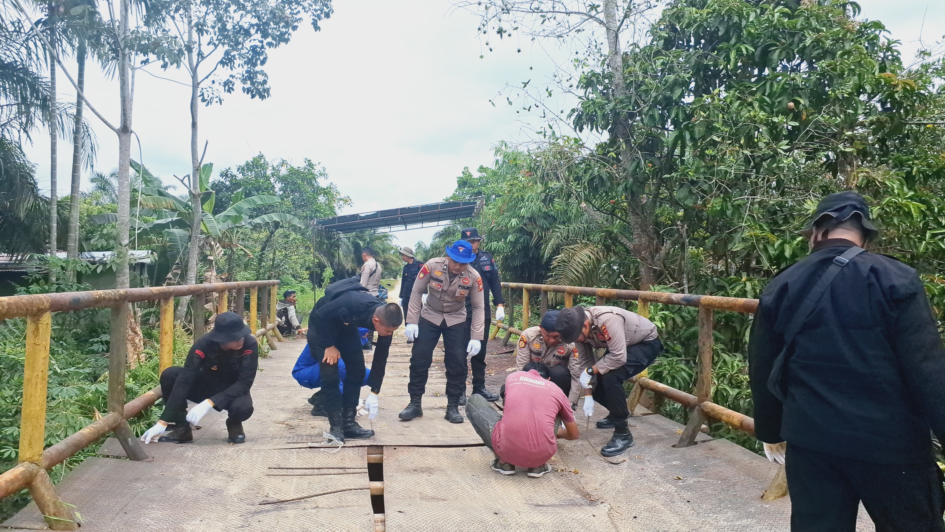 Renovasi Jembatan Merah Putih Presisi Polda Riau Dimulai di Desa Rawang Air Putih