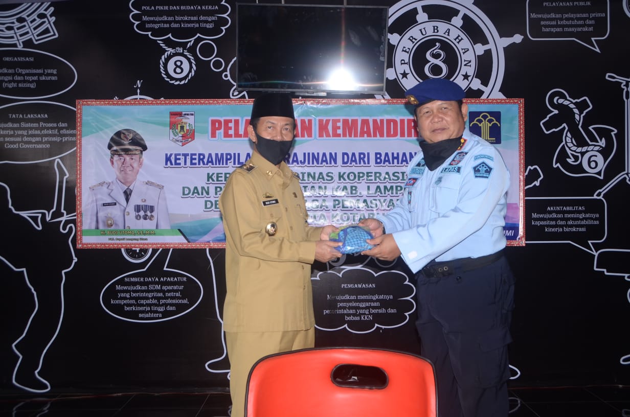 Plt Bupati Lampura Membuka Pelatihan Kemandirian Keterampilan Kerajinan Dari Bahan Fiberglass di Lapas Kelas IIA Kotabumi