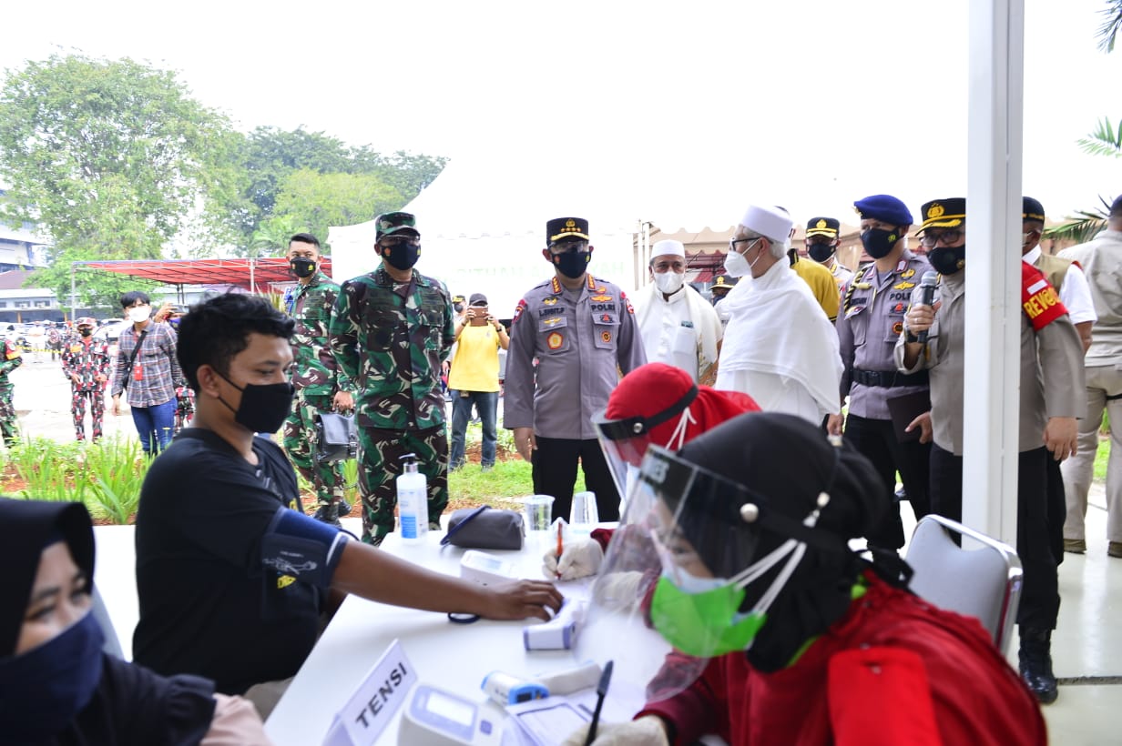 Ditarget 4.500 Orang, TNI - Polri Gelar Vaksinasi Massal Bareng Rabithah Alawiyah di Cibis Park