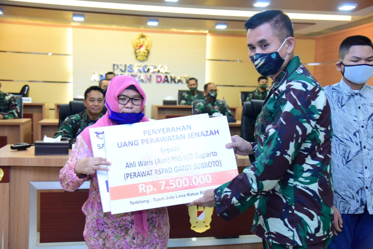 Ahli Waris Dua Pahlawan Kesehatan TNI AD Terima Santunan Asabri