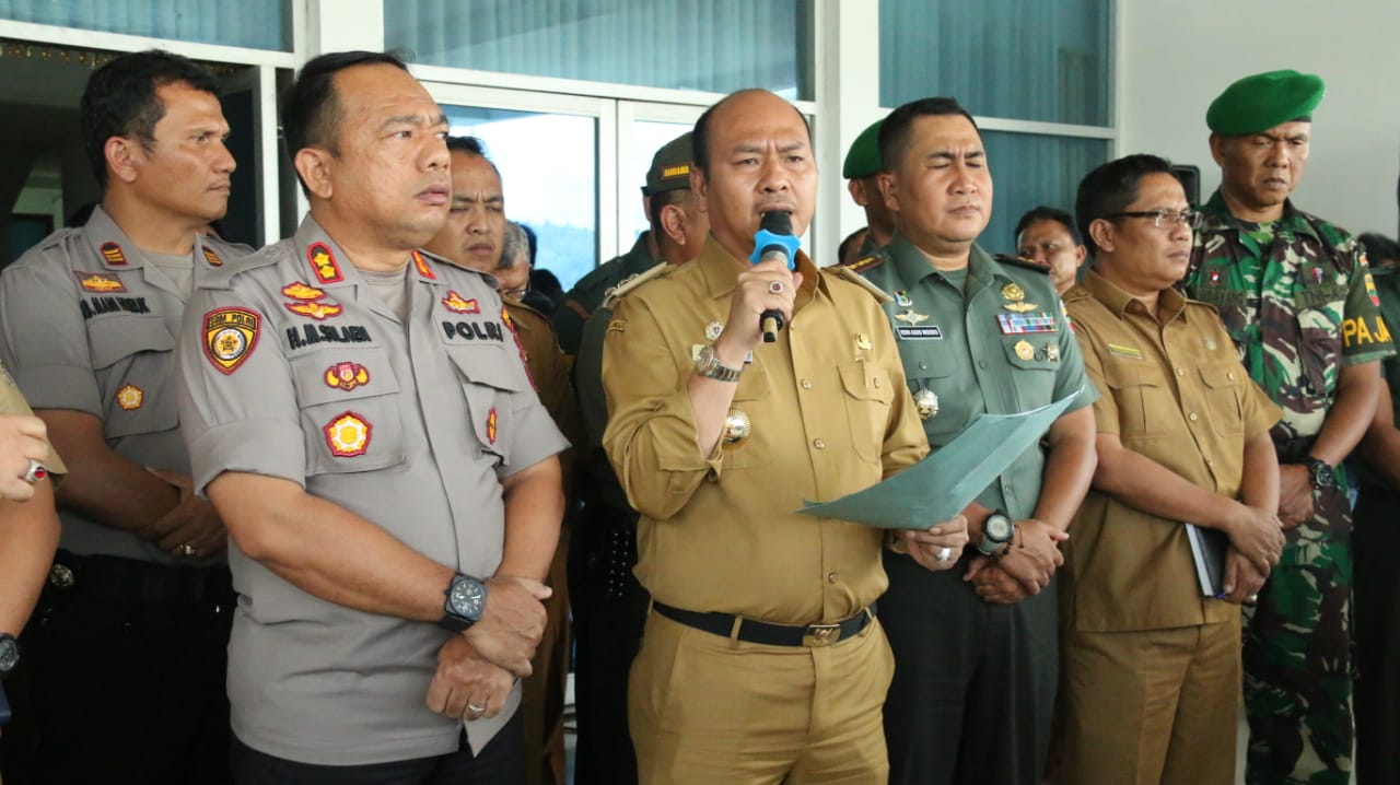 Melalui Temu Pers, Bupati Taput Inginkan Sosilisasi Langkah Mengatasi Penyebaran Covid-19