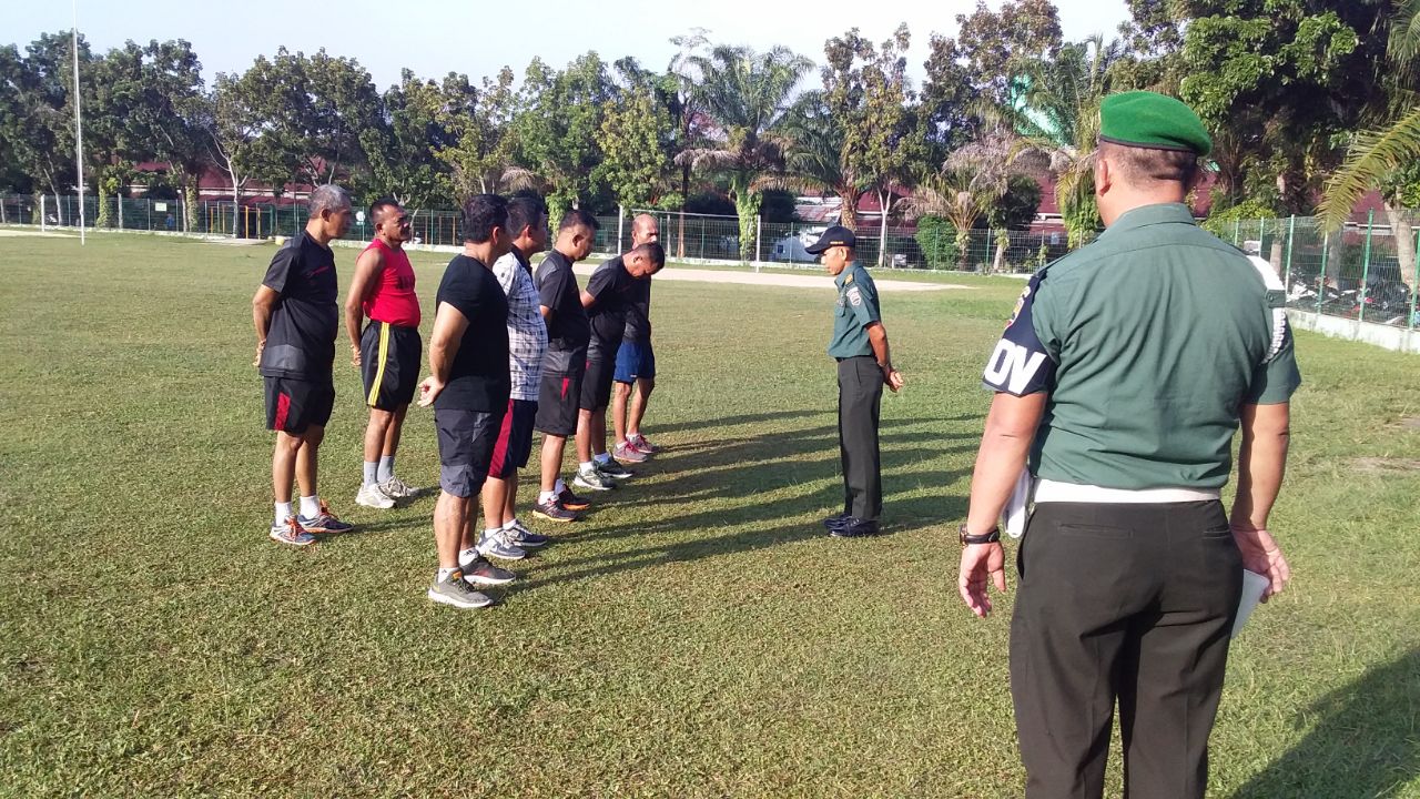 Pasi Ops Kodim 0301/Pekanbaru Melaksanakan Kegiatan Pembinaan Fisik Bagi Personil