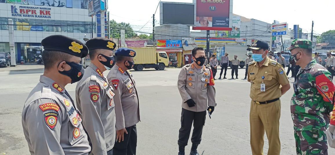 Polda Banten Kawal Aksi Unras Damai Buruh Terkait UU Cipta Kerja Dengan Terapkan Prokes