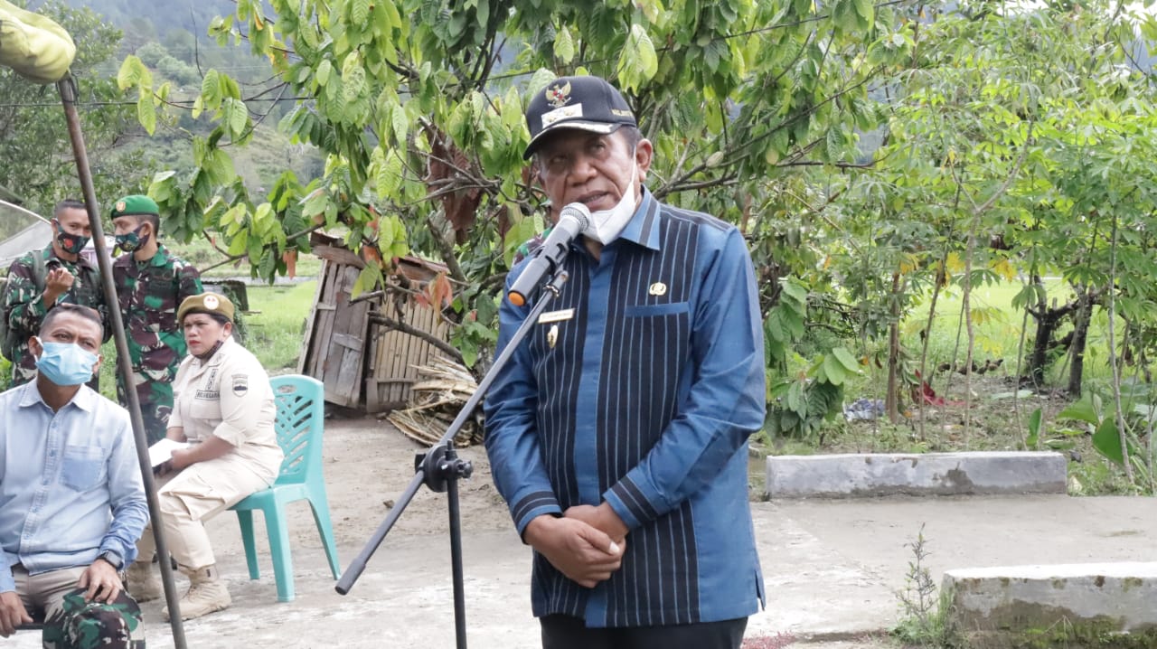 Wakil Bupati Taput Resmikan Karya Bakti TNI Kodim 0210/TU Pembangunan Jembatan Gantung Desa Parbaju Toruan di Dusun Sosor Topi Aek