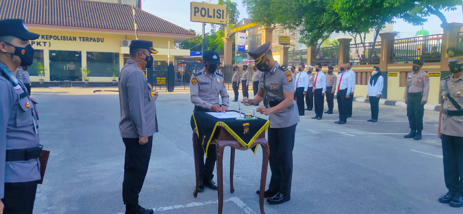 Kapolresta Pekanbaru Pimpin Upacara Serah Terima Jabatan Kapolsek Rumbai Pesisir