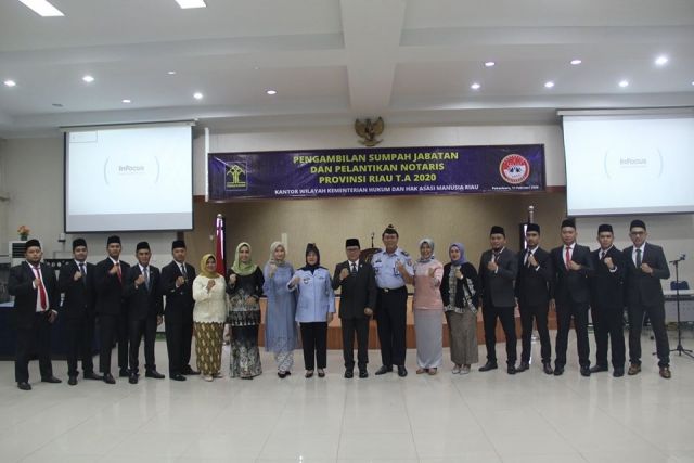 Kakanwil Kementerian Hukum dan HAM Riau Pimpin Pengambilan Sumpah Jabatan dan Pelantikan 15 Notaris