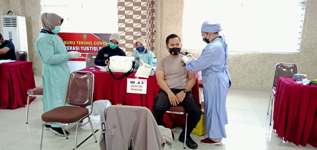 Vaksinasi Covid-19 Tahap Kedua Kembali Dilaksanakan di Polresta Pekanbaru Sebanyak 200 Orang