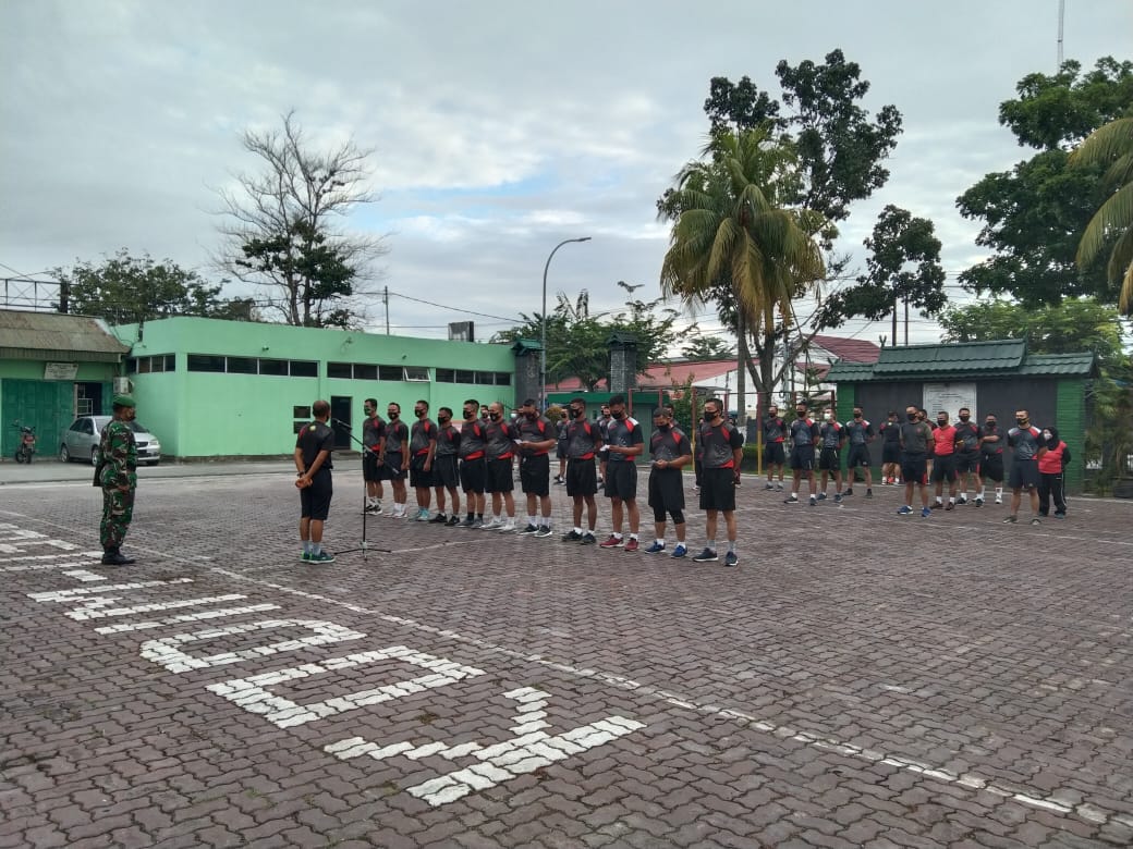 Di Awal Tahun 2021, Personil Kodim 0301/PBR Laksanakan Lari Pagi dan Senam