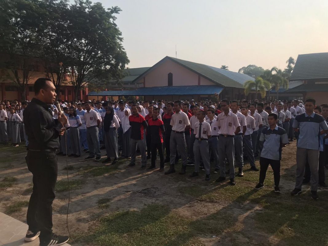 Kapolda Kalteng Melalui Kabidhumas Lakukan Sosialisasi Film “Hanya Manusia” kepada Pelajar SMKN 1 Palangka Raya