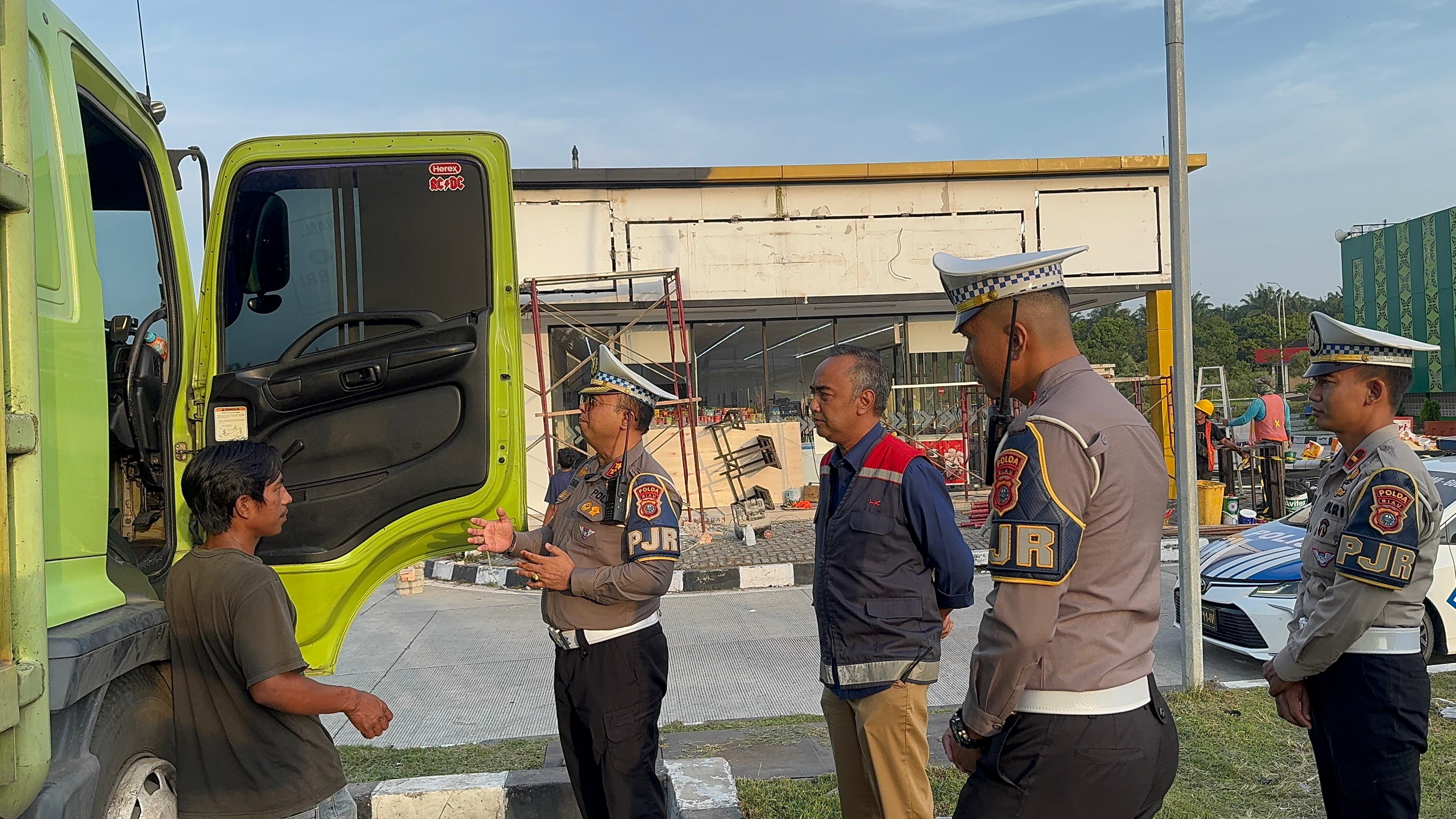 Sambut Mudik Lebaran, Ditlantas Polda Riau Gelar Sosialisasi Pra Operasi Ketupat Lancang Kuning 2026 Dan Berbagi Takjil di Tol Pekanbaru–Dumai