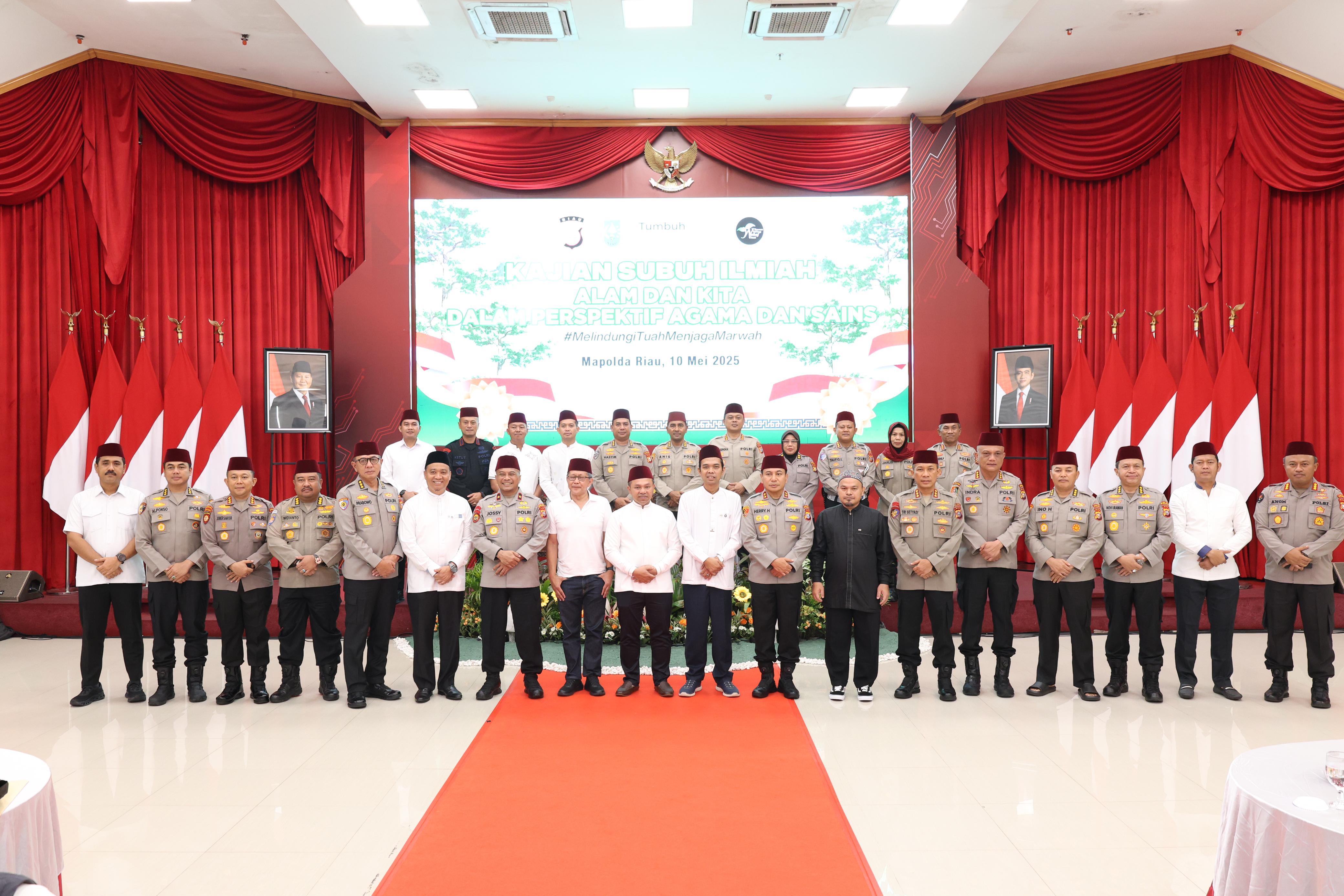 Polda Riau Gelar Kajian Subuh Ilmiah Bersama Ustad Abdul Somad dan Rocky Gerung