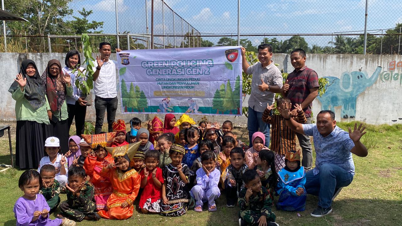 Satuan Intelkam Polres Siak Tanamkan Nilai Cinta Lingkungan Sejak Dini Lewat Program Green Policing di TK Pertiwi Suka Mulya