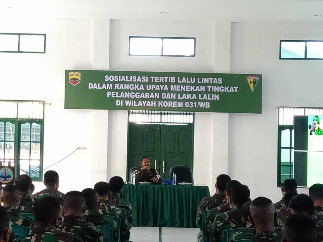 Personil Kodim 0301/PBR Mengikuti Kegiatan Sosialisasi Tertib Lalu Lintas Dalam Rangka Upaya Menekan Tingkat Pelanggaran dan Laka Lalin Bersama Denpom 1/3 Pekanbaru