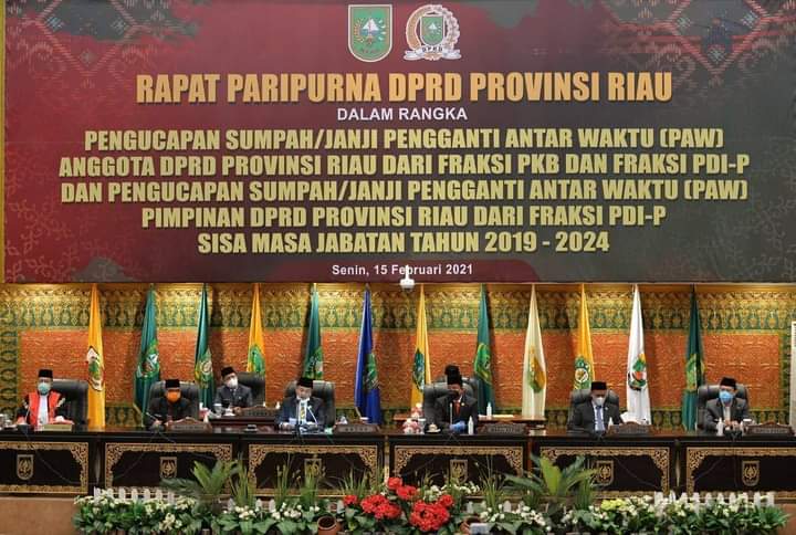 Wagubri Hadiri Rapat Paripurna Dalam Rangka Pengucapan Sumpah/Janji PAW Pimpinan dan Anggota DPRD Provinsi Riau Sisa Masa Jabatan Tahun 2019-2024