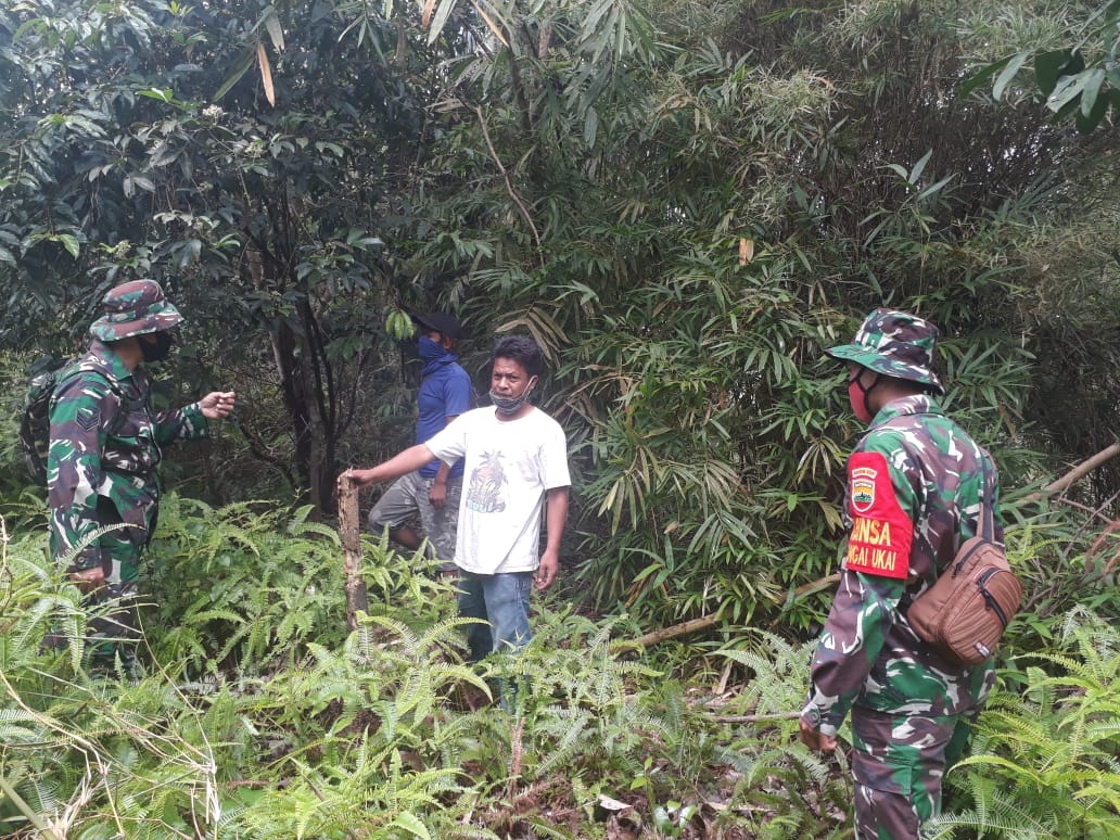 Babinsa Kodim 0301/Pekanbaru Laksanakan Kegiatan Patroli dan Sosialisasi Karhutla