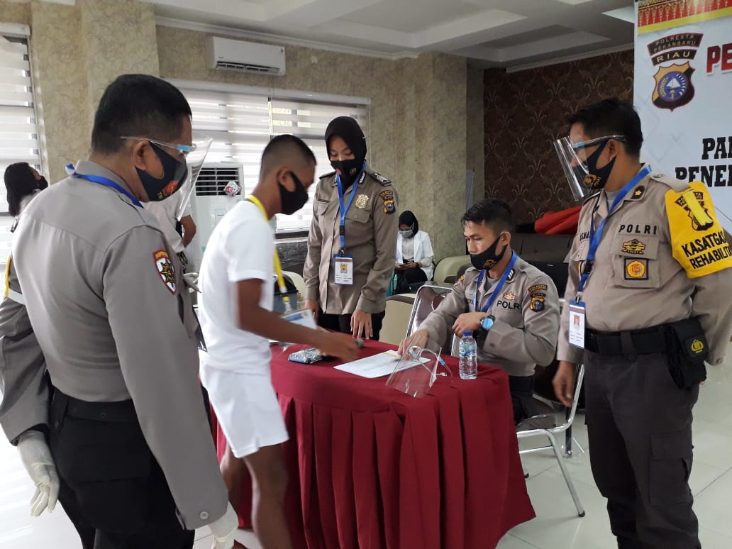 969 Calon Bintara Polri T.A 2020 Laksanakan Pemeriksanaan Adiministrasi Awal Di Polresta Pekanbaru