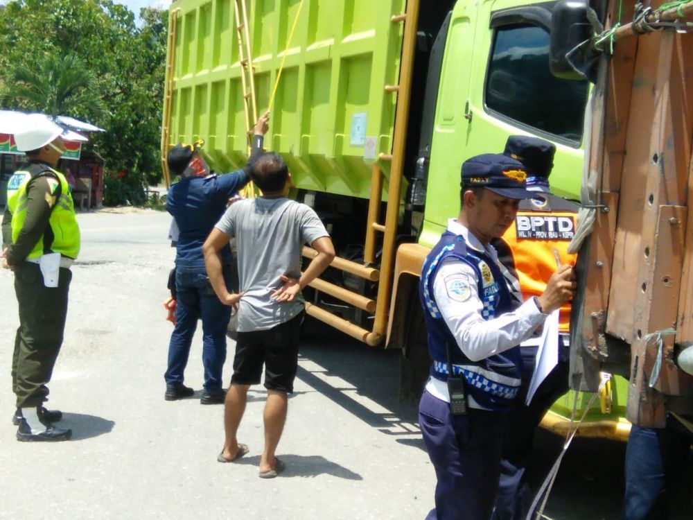 Dishub Riau Berikan Sanksi Tilang Sebanyak 101 Truk ODOL