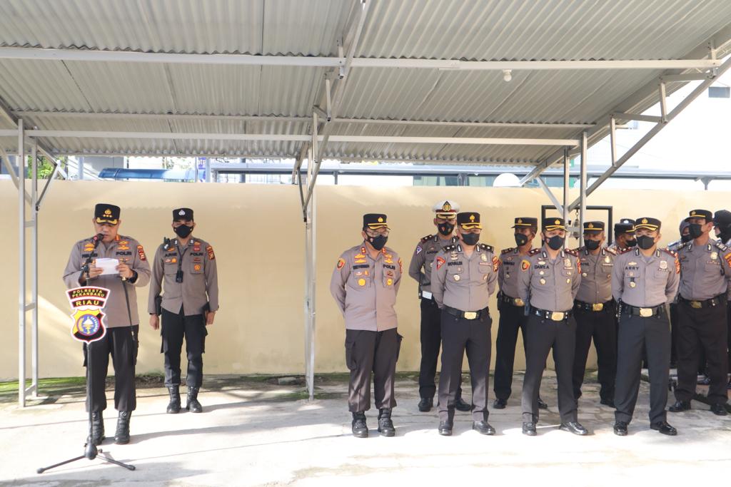 Kapolresta Pekanbaru Kombes Pol Pria Budi Pimpin Upacara Kenaikan Pangkat Pengabdian Personil