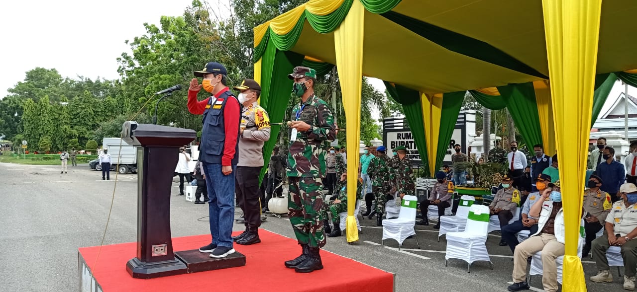 Gubernur Riau Bersama Kapolda, Danrem 031/WB dan Danlanud RSN Hadiri Penyemprotan Desinfektan Secara Serentak di Kabupaten Kampar