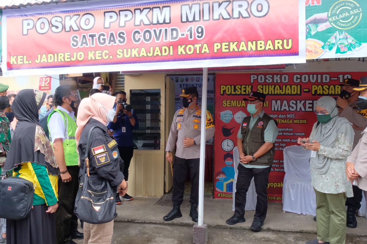 Tinjau Posko PPKM Pasar Cik Puan, Kapolda Riau: Semangat Survive dan Optimis Untuk Membangun Ekonomi
