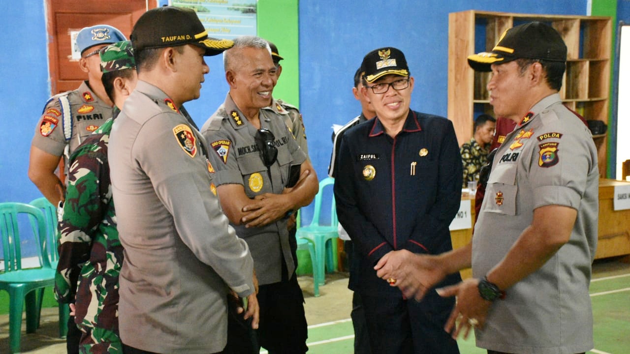 Bupati Lampung Timur Beserta Wakapolda Lampung Pantau Pilkades Serentak