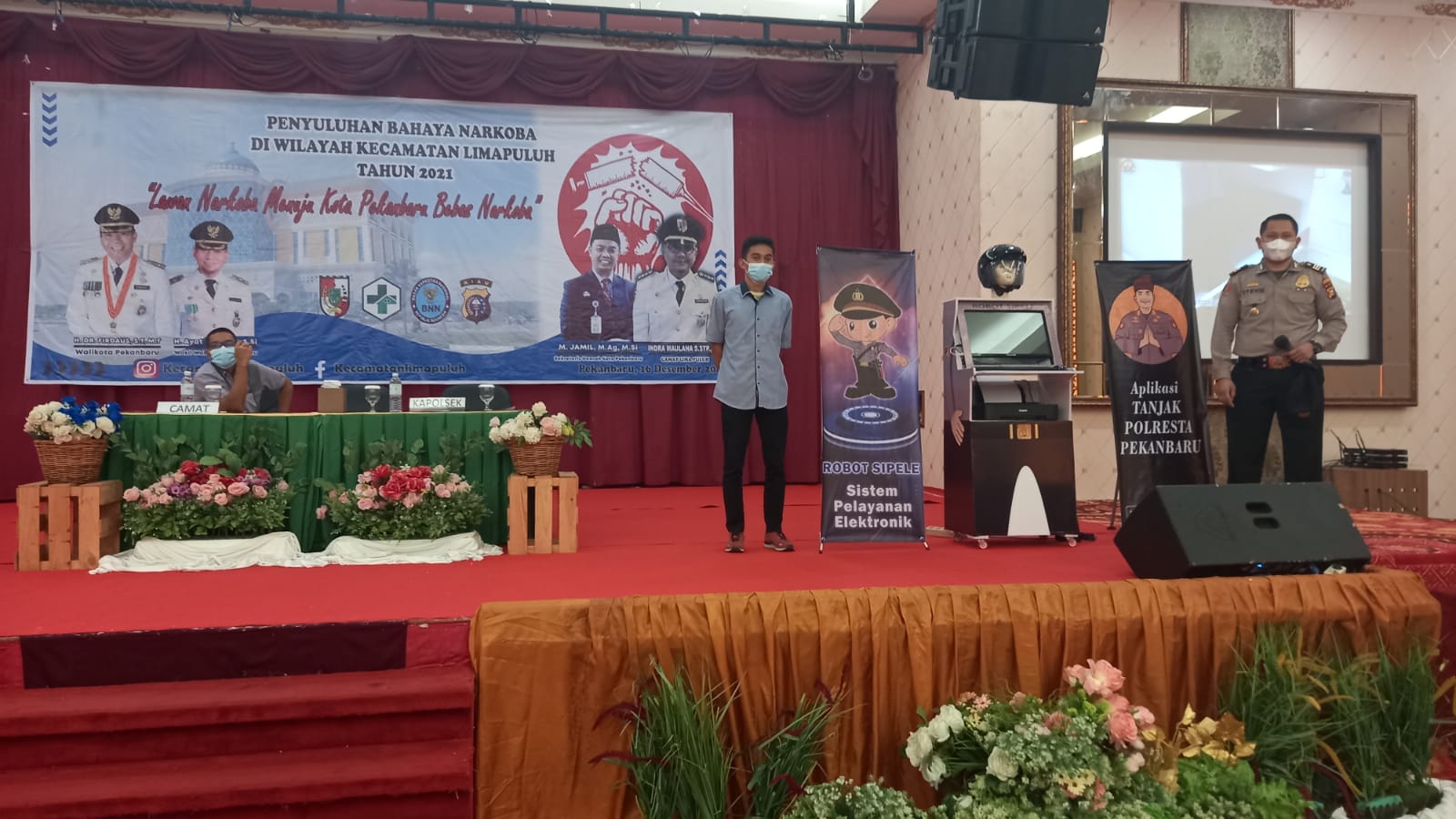 Polsek Limapuluh Launching Robot Sipele Buatan Anak SMA, Dalam Kegiatan Sosialisasi Penyuluhan Bahaya Narkoba di Wilayah Kecamatan Limapuluh