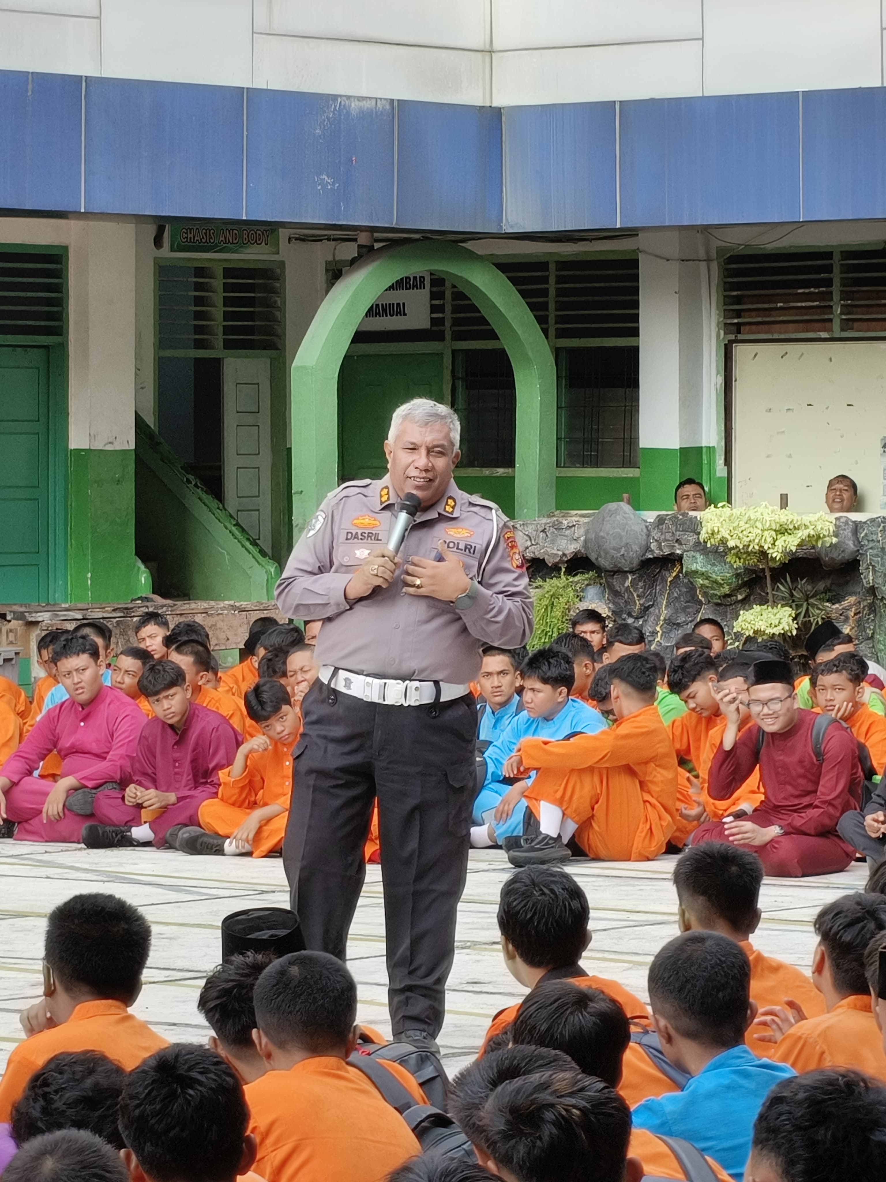 Police Go To School, Ditlantas Polda Riau Tanamkan Budaya Tertib Berlalu Lintas Dan Green Policing Kepada Pelajar