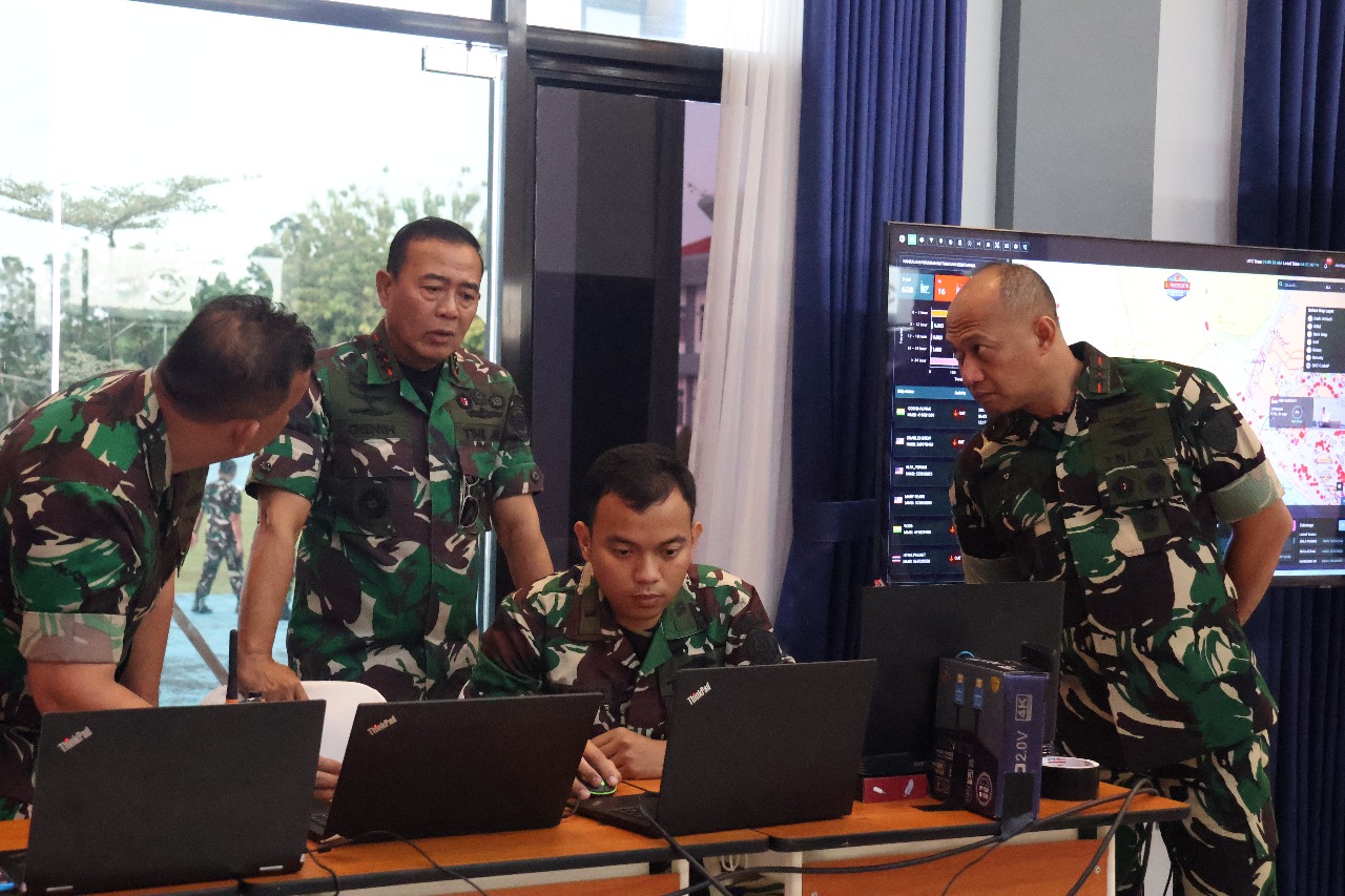 Panglima Koops Udara I dampingi Panglima TNI Tinjau Latgabma Griffin Cakti 2025