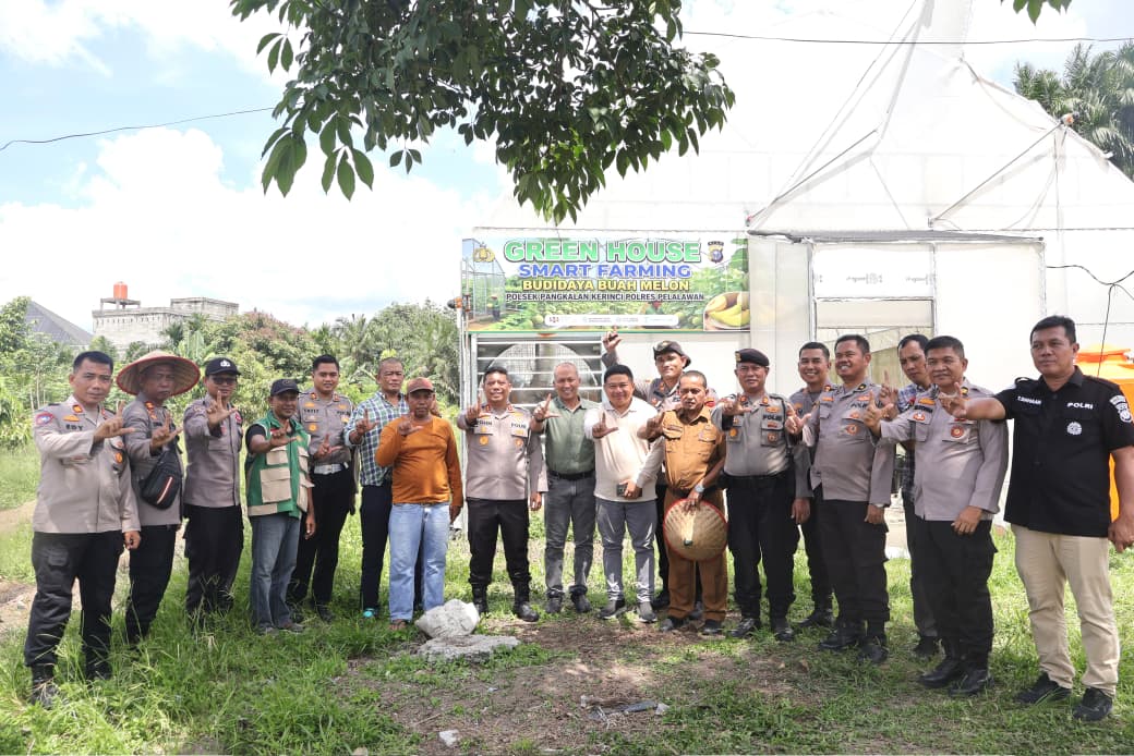 Kapolsek Pangkalan Kerinci Launching Melon Madu Honey Globe di Green House Smart Farming, Polri Hadir untuk Ketahanan Pangan