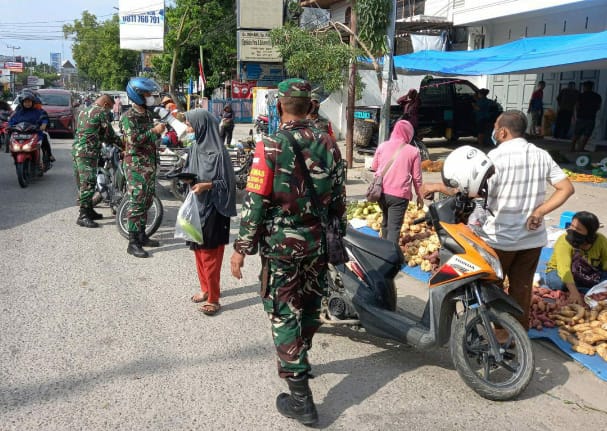 Tingkatkan Disiplin Kodim 0301/PBR Sampaikan Himbauan Prokes Di Pusat Perbelanjaan