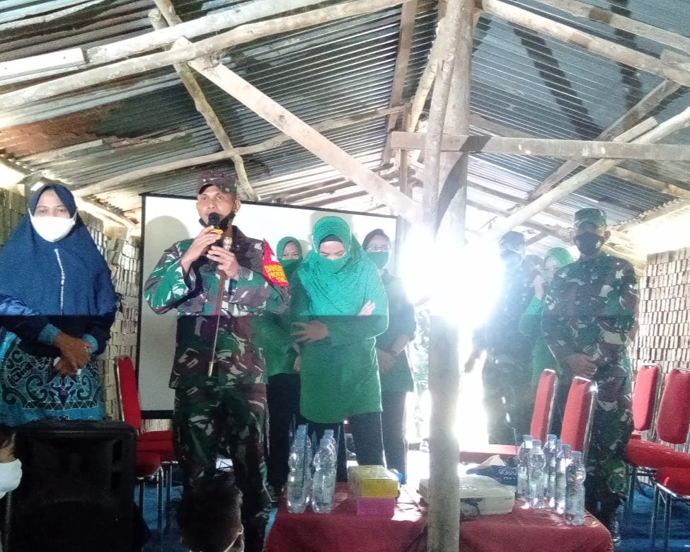 Dandim 0301/PBR Mendampingi Danrem 031/WB Dalam Kegiatan Acara Silahturahmi Dengan Warga Kelurahan Sialang Sakti