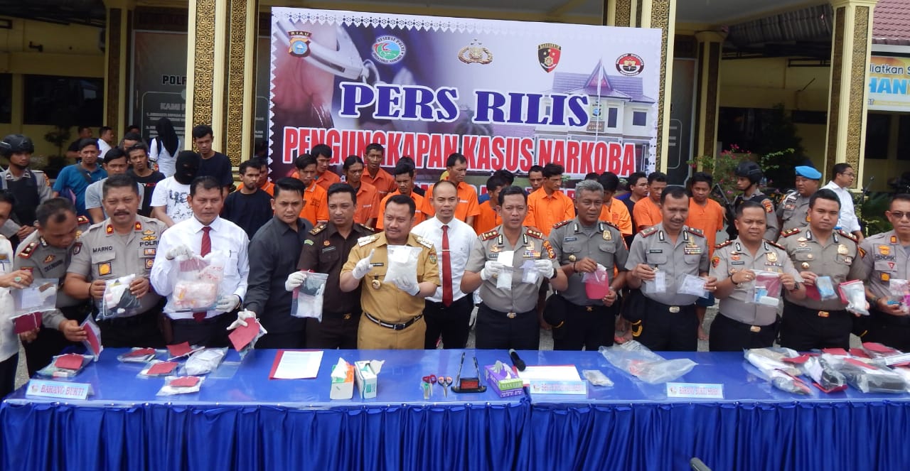 Kapolres Bersama Bupati Kampar, Ekspos Ungkap Kasus Narkoba Sepekan Terakhir di Polres Kampar