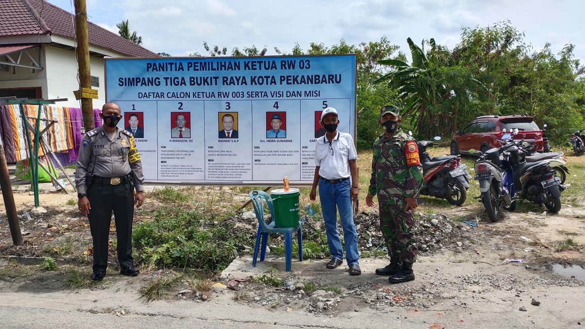 Babinsa Kodim 0301/PBR Dan Bhabinkamtibmas Melaksanakan Pemantauan Pemilihan Ketua RW 03 Kelurahan Simpang Tiga