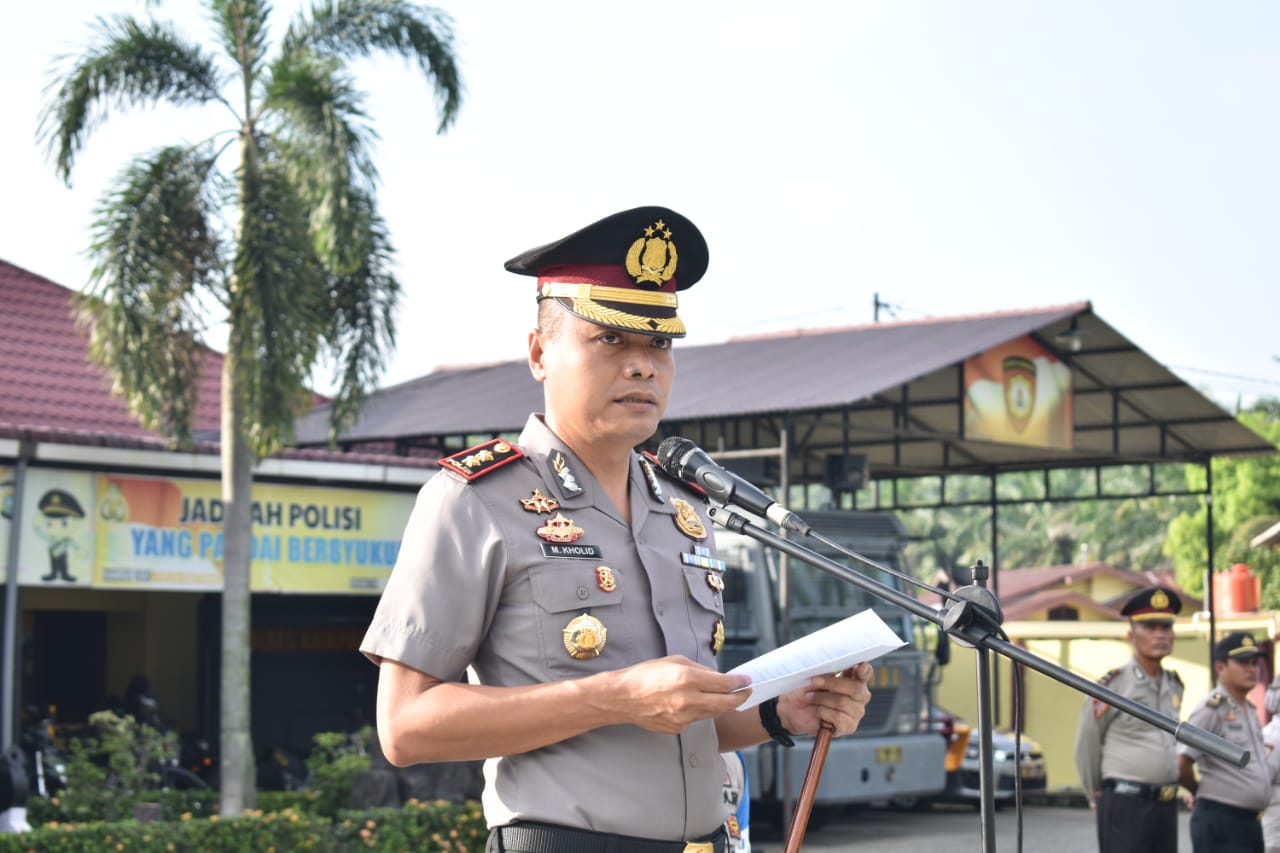 Kapolres Kampar Pimpin Upacara Bendera Bulanan Hari Kesadaran Nasional di Mapolres