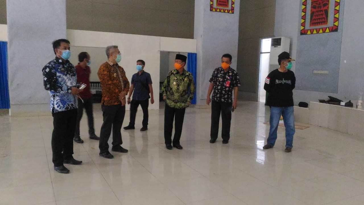 Plt Bupati Lampura dan Jajaran, Tinjau Pembangunan Ruang Isolasi Untuk PDP Covid-19 di Dua Tempat