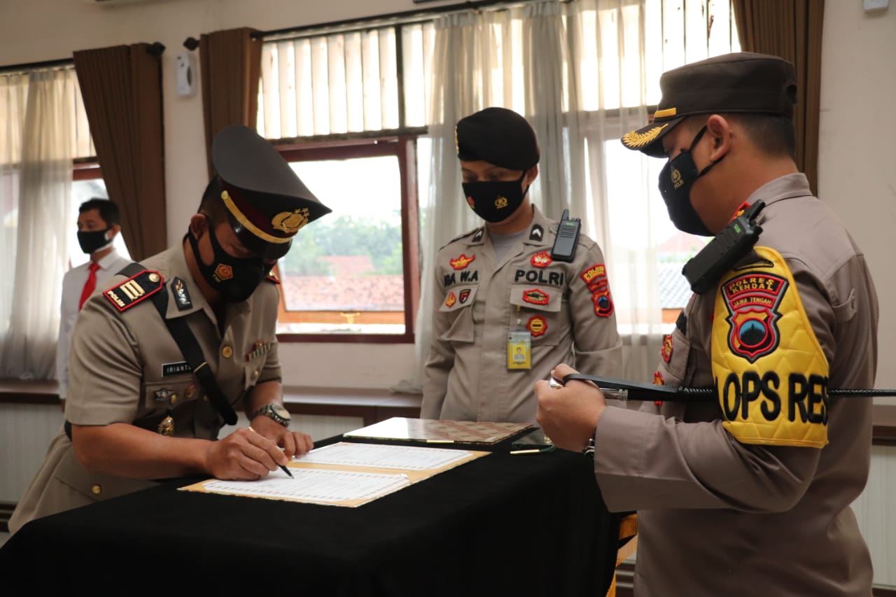 AKP Irianto Budi Tjahjono SH Serah Terima Jabatan di Kapolsek Gemuh