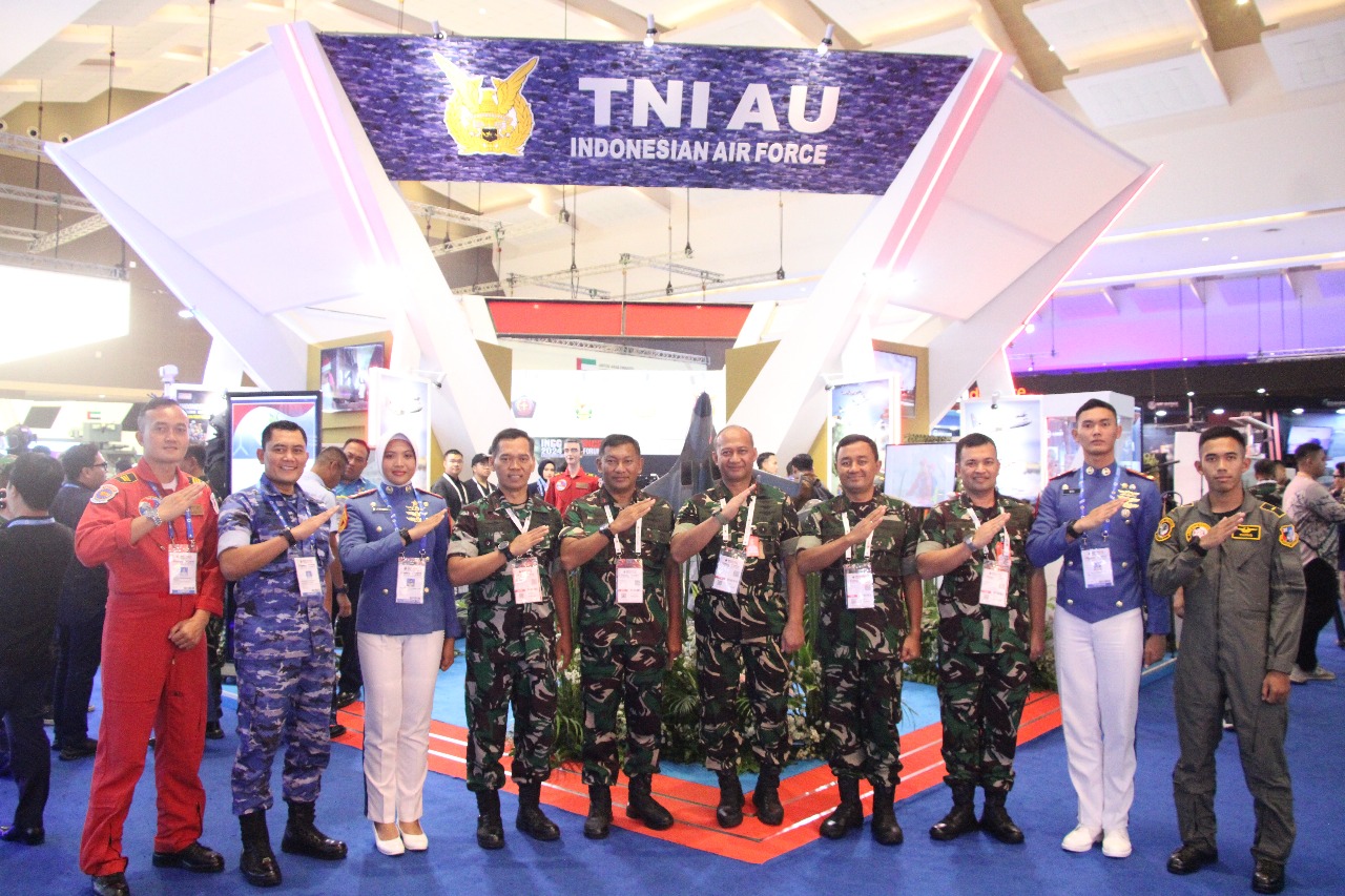 Indo Defence 2025 Expo dan Forum, Pangkoopsud I Tinjau Stand TNI AU